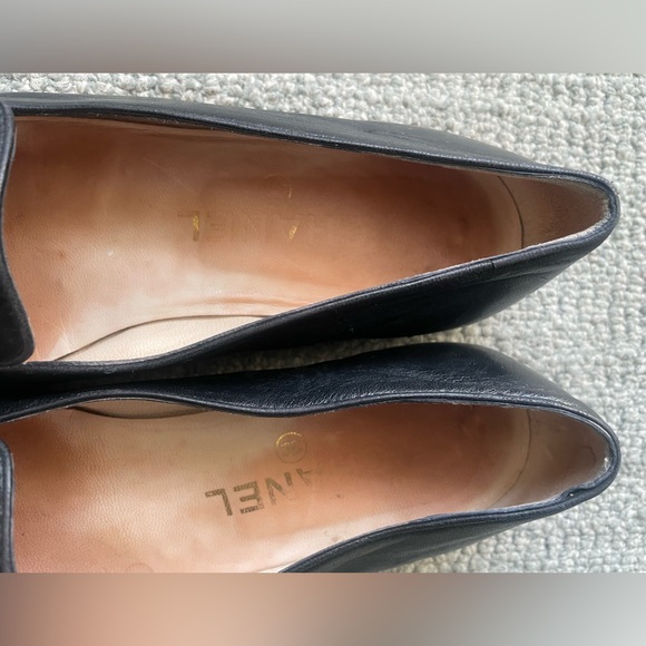 CHANEL Vintage Woman’s Black Lambskin Loafers - Picture 3 of 14